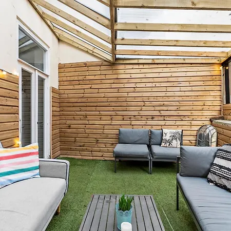 Stunning In - Private Garden Terrace