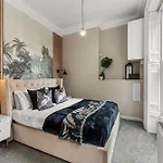 Stunning In - Private Garden Terrace