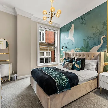 Stunning In - Private Garden Terrace Apartament Whitby
