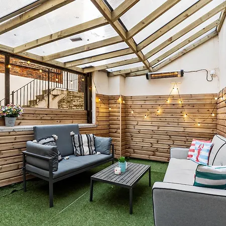 Stunning In - Private Garden Terrace Whitby