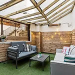 Stunning In - Private Garden Terrace Whitby